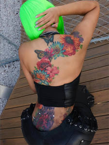 طقم نسائي مثير من قطعتين من الجلد الصناعي: توب قصير بدون أكمام وبدون ظهر مع بنطلون ضيق - Product Image 3