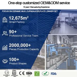 مجموعة أكواب سيراميك مخصصة بتصميم الهالوين باللونين الأسود والبرتقالي مع نقش جمجمة وشبح وزخرفة شريطية - Product Image 4