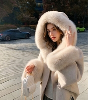 Manteau cape à capuche en fourrure de renard de luxe |   Écharpe d'hiver en mélange de laine 100% |   Veste élégante à col oversize et style poncho chaud pour femmes