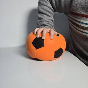 Balón de Fútbol Silencioso de Espuma Suave y Madera para Niños, Tamaño 5 (21cm), Juguete Educativo para Interiores, Fabricante OEM, Suministro al por Mayor - Product Image 2