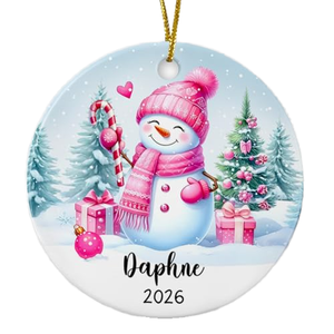 Adorno Colgante de Cerámica Rosa Personalizado con Muñeco de Nieve para Navidad 2026 - Adorable Regalo de Recuerdo con Nombre Personalizado para Niñas e Hijas - Product Image 1