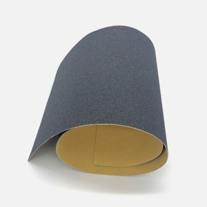 Cinta <span class=keywords><strong>de</strong></span> <span class=keywords><strong>Lija</strong></span> <span class=keywords><strong>de</strong></span> PVC <span class=keywords><strong>de</strong></span> Alta Calidad <span class=keywords><strong>para</strong></span> Patinetas y Longboards, Color Negro, Modelo OS780, 9 Pulgadas <span class=keywords><strong>de</strong></span> Ancho, 50 Yardas <span class=keywords><strong>de</strong></span> Largo - Product Image 4