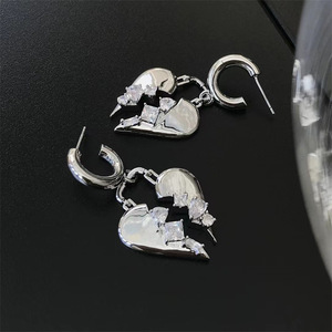 Orecchini Pendenti a Cuore Spezzato per Donne, Orecchini Scintillanti a Forma di Cuore, Gioielli di Moda per Uso Quotidiano e Feste - Product Image 2
