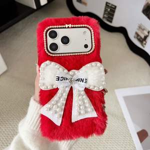 Funda de teléfono de piel de felpa de leopardo para iPhone con soporte para lente de cámara y funda de invierno suave y cálida con pompón peludo para niñas - Product Image 6