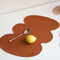 Napperons isolés imperméables personnalisés en cuir PU pour la décoration de la maison Tapis de table à manger Tapis de bureau pour restaurant