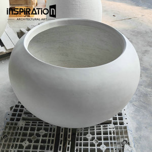 Vaso Alto in Cemento con Foglie Intagliate a Mano, Grande Fioriera in GRC per Esterni, Vaso per Fiori Personalizzabile per Interni - Product Image 2