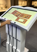 Écran tactile interactif tout-en-un de 32 pouces pour hall d'exposition intérieur et aéroport, avec fonction de défilement virtuel de livres, double capteur de détection corporelle et support graphique PPT
