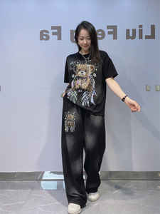 Completo Estivo da Donna <span class=keywords><strong>Taglie</strong></span> <span class=keywords><strong>Forti</strong></span> con Pantaloni Dritti e Top a Maniche Corte Tie-Dye con Strass, in Cotone Spandex, Stile Casual Europeo Americano - Product Image 1