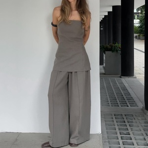 Ensemble deux pièces tendance et élégant pour femme : débardeur doux et pantalon large – Nouvelle collection très prisée - Product Image 1