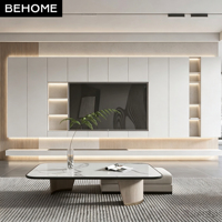 Meuble TV mural moderne personnalisé avec étagère niche LED et panneau en grain de bois pour villa, hôtel, appartement, salon