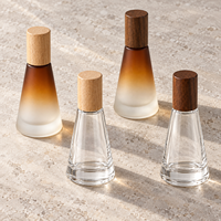 Flacons vaporisateurs de parfum en verre dépoli transparent et dégradé marron de 15 ml avec bouchons en bois clair et foncé pour l'emballage de parfums de voyage