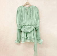 A10054 Migugarment 2025 Grandes Ventes Printemps Nouveau Style Robe Courte Femme Manches Bouffantes Plissées Volants Design Sexy Chiffon Devant