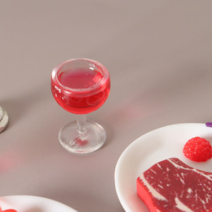 Jouet <span class=keywords><strong>miniature</strong></span> alimentaire, mini maison de poupée, verre à vin rouge simulé, modèle de décoration de scène de table à manger avec steak et pâtes à l'occidentale - Product Image 4