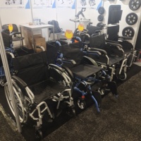 Fauteuil roulant manuel léger de qualité supérieure pour adultes, chaise de transport pliable en aluminium avec freins à main doubles et roues autopropulsées