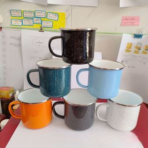 Tasse à café/thé en émail en acier avec anse, personnalisable avec logo, réutilisable, à bord roulé, pour le camping, vente en gros - Product Image 3