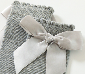 Vente en gros Chaussettes hautes colorées pour bébés filles au genou pour tout-petits Bas tube à volants avec nœud - Product Image 3