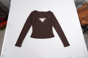 Blusa de encaje sintético con patchwork rosa y marrón, de corte ajustado, estilo europeo-americano, minimalista, versátil para el día a día, favorecedora y ideal para combinar en capas. - Product Image 6