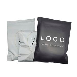 Sobres de Envío de Poliéster Ecológicos, Biodegradables, Negros Mate, con Logotipo Personalizado, para Bolsas, Ropa y Calcetines - Product Image 1