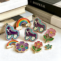 Épinglette en émail dur personnalisée, nuages arc-en-ciel, dessin animé, avec paillettes, badge métallique, logo, mignonne, anime, pour revers de veste