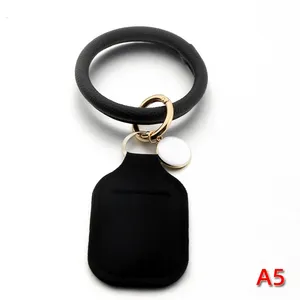 Pulsera de Cuero PU con Diseño de Gato y Cerdo de Dibujos Animados, Soporte para Desinfectante de Manos de 30ml, Llavero de Acero Inoxidable - Product Image 5