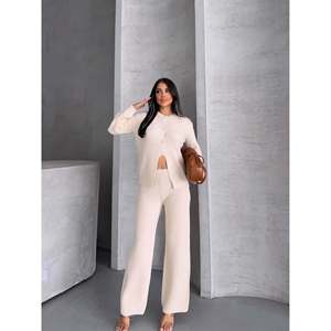 Conjunto de Punto Casual con Detalle de Botones 1565, Moda de Invierno con Estampado y Decoración de Parches - Product Image 3