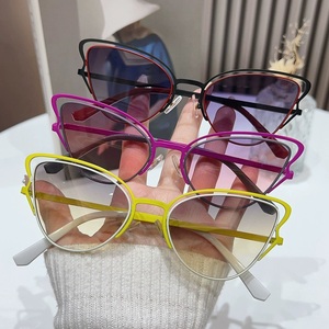 <span class=keywords><strong>Gafas</strong></span> <span class=keywords><strong>de</strong></span> sol sexis Metal Cat Eye Punk para mujer, <span class=keywords><strong>gafas</strong></span> <span class=keywords><strong>de</strong></span> sol con montura hueca colorida <span class=keywords><strong>de</strong></span> nuevo diseñador 2025, <span class=keywords><strong>gafas</strong></span> <span class=keywords><strong>de</strong></span> sol Vintage para mujer, <span class=keywords><strong>gafas</strong></span> <span class=keywords><strong>de</strong></span> conducción UV400 - Product Image 5
