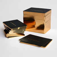 Carte de visite en coton noir épais 600 g/m², bords en feuille d'or véritable, gaufrage, vernis sélectif UV, logo personnalisé, marquage à chaud