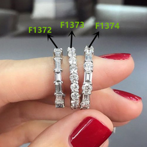 Anello da Donna F1373 con Zirconia Cubica Sintetica, Montatura Rotonda a Pavé, Anello alla Moda - Product Image 1