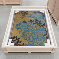 Mosaïque murale florale dorée sur mesure de luxe, art mural artisanal pour la décoration intérieure du hall d'un hôtel de luxe