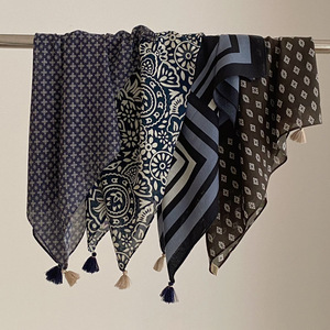 Nouvel An 2026 – Foulard carré vintage style « Old Money » avec pendentif à pompons, motif totem, protection du cou pour <span class=keywords><strong>femme</strong></span>, 58*58 CM - Product Image 3