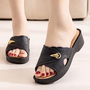 Da <span class=keywords><strong>donna</strong></span> in PVC estate <span class=keywords><strong>antiscivolo</strong></span> sandali firmati pantofole all'ingrosso moda spiaggia casa scarpe resistenti all'usura per le donne e le signore - Product Image 5