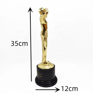 Trophée personnalisé en alliage d'étain plaqué or - Trophée en métal plaqué écologique avec gravure et lettrage - Product Image 6