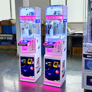 Máquina de garras comercial Mega Mini operada con monedas para centros comerciales y salas de juegos - Product Image 1