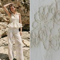 Tissu en mousseline léger brodé de cordons floraux respirants de couleur personnalisée pour vêtements de mode pour filles