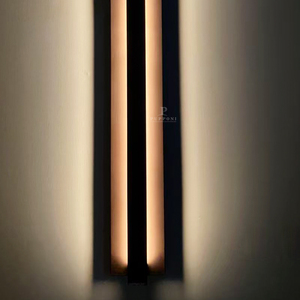 Applique murale verticale moderne à LED 3000K, finition bronze huilé, intensité variable, pour décoration extérieure de porche et de couloir - Product Image 2