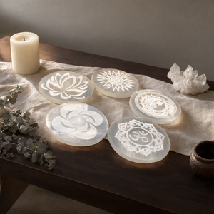 Posavasos hechos con selenita - juego de 5 - adornos decorativos para el hogar tallados en piedras preciosas y cristales - 3 pulgadas y peso total 430 gms - Product Image 3