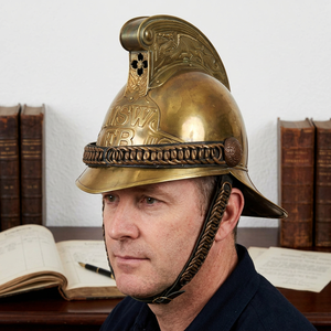 Casco de Bombero Británico Vintage Hecho a Mano en Latón Chapado en Oro - Decoración Antigua para el Hogar, Navidad y Pascua - Product Image 1
