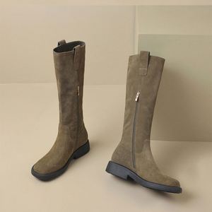 Bottes hautes de luxe pour femmes en cuir de vachette fait main, avec fermetures éclair latérales tendance, style bottes de chevalier - Product Image 3