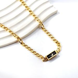 Collar con Colgante de Luna Rectangular de Circonio Negro en Acero Inoxidable, Cadena de Oro de 18K, para Hombre - Product Image 3