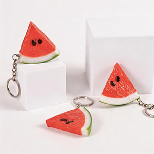 Lindo llavero de rodaja de sandía de PVC, colgante de fruta artificial para bolso, inspirado en el verano, recuerdo para fiestas de Pascua y Navidad, regalo promocional para restaurantes - Product Image 1