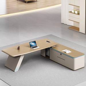 Moderner L-förmiger Chefschreibtisch und Stuhl-Kombination Kiefernholz-Panel Modulares Design Einzelpersonen-Luxus-Computertisch - Product Image 3