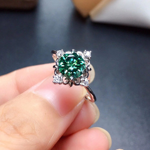 Anello in cristallo verde smeraldo per donna, tono argento, accessori minimalisti ed eleganti da indossare ogni giorno - Product Image 2