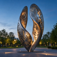 Sculpture abstraite en acier inoxydable sculpté creux de grande taille, design arbre, avec éclairage, pour la décoration de jardins d'hôtels et de complexes hôteliers BLVE