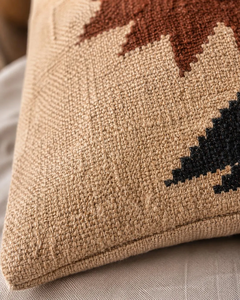 Housse de coussin artisanale style sud-ouest, motif tribal géométrique bohème, beige et marron, pour canapé, salon, chambre, décoration rustique pour la maison - Product Image 6