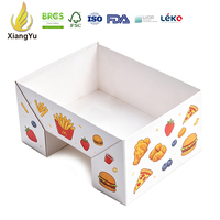 Bedrukte kartonnen verpakking met compartimenten voor kip, friet, fruit, snacks, dips en groepsmaaltijden, geschikt voor het delen van maaltijden.