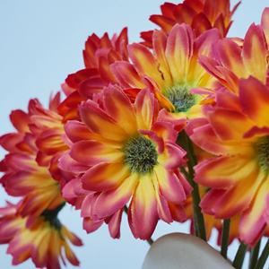 ดอกไม้ประดิษฐ์ดอกคามิเลียหัวเดียวพืชสีเขียวจำลองตกแต่งงานแต่งงานขายส่ง - Product Image 1