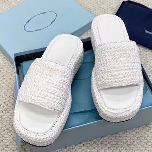 Chaussons de luxe pour femmes, sandales de créateur, sandales en paille tendance, chaussons pour hommes, chaussures d'été décontractées pour la plage et la marche en extérieur - Product Image 4