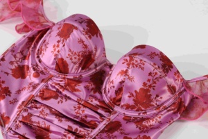 Haut Corset en Satin Floral Personnalisé, Bustier à Volants et Bretelles Épaules Dénudées, Crop Top pour Femme, Vêtements OEM - Product Image 6