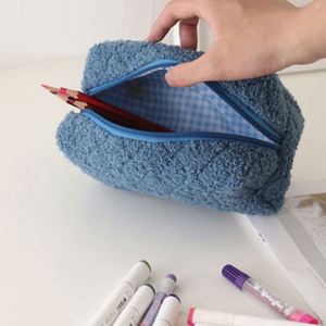 Estuche de Lápices de Felpa Minimalista Estilo Coreano, Bolsa de Maquillaje de Cachemira de Oveja con Patrón de Diamantes Coloridos - Product Image 5