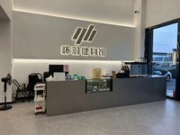 Comptoir en acier sur mesure pour café, salon de thé, ou boutique – Comptoir de présentation en acier pour café